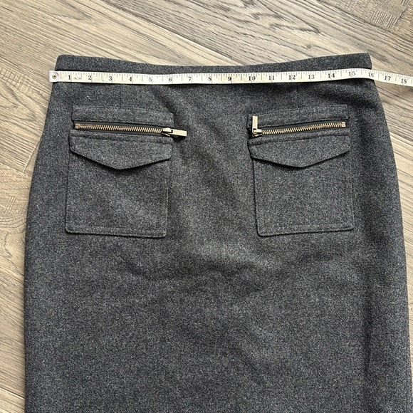J.Crew | The Perfect Pencil Skirt in Grey / 70% Wool with Zipper Pockets Size 6 - Picture 5 of 11